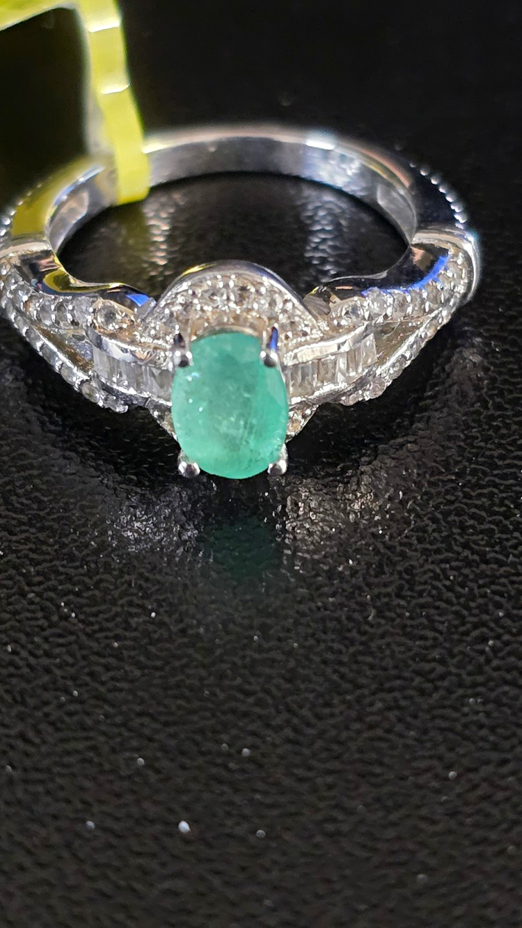 925 Sterling Silver Emerald Ring Oval Green Prong Set Band 2mm Size 7